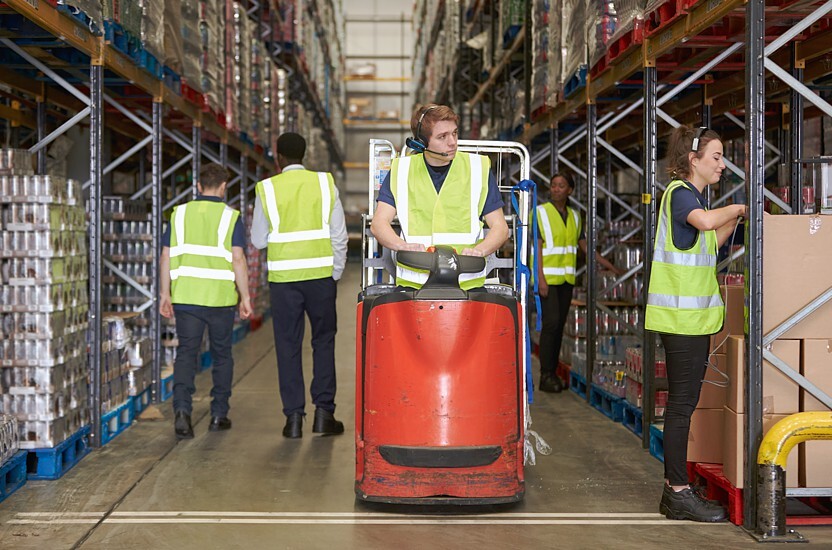 Trabaja con rapidez y eficacia en el sector ecommerce con roll containers
