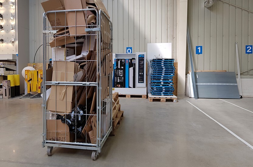 El rollcontainer puede utilizarse como contenedor de residuos, por ejemplo para cajas de cartón.